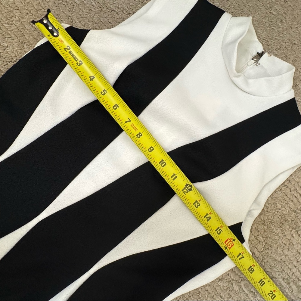 Vintage 60s/70s maxi Dress Harlequin Fit and Flare Size Medium Black and White - Picture 9 of 13